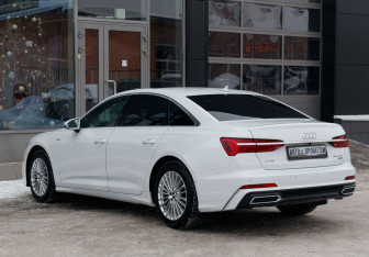Подержанный автомобиль Audi A6 Sedan 2019 года (7 фото)