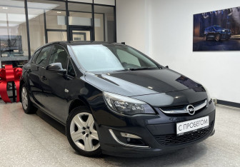 Подержанный автомобиль Opel Astra Wagon 2012 года (3 фото)