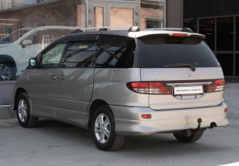 Подержанный автомобиль Toyota Estima 2005 года (7 фото)