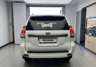 Подержанный автомобиль Toyota Land Cruiser Prado 2015 года (5 фото)
