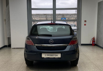 Подержанный автомобиль Opel Astra Hatchback 2011 года (5 фото)