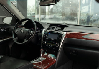 Подержанный автомобиль Toyota Camry Sedan 2013 года (10 фото)