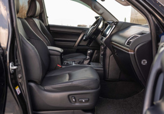 Подержанный автомобиль Toyota Land Cruiser Prado 2019 года (21 фото)