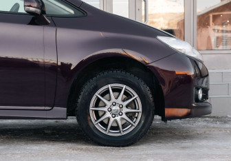 Подержанный автомобиль Toyota Wish Minivan 2013 года (9 фото)