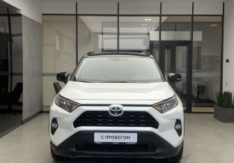 Подержанный автомобиль Toyota RAV4 2020 года (2 фото)