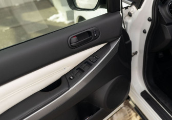 Подержанный автомобиль Mazda CX-7 2011 года (19 фото)