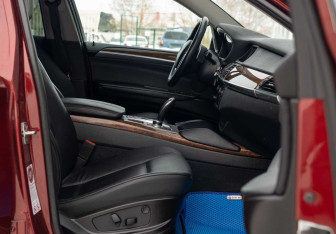 Подержанный автомобиль BMW X6 2011 года (19 фото)