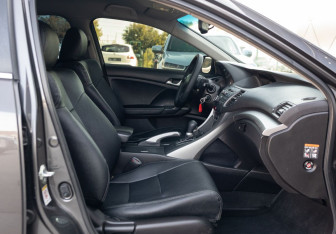 Подержанный автомобиль Honda Accord Sedan 2010 года (25 фото)