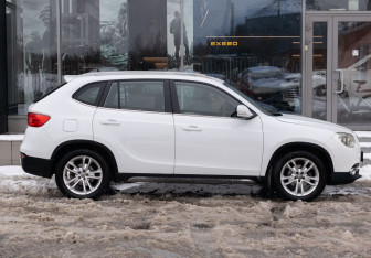 Подержанный автомобиль Brilliance V5 2014 года (4 фото)