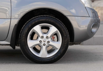 Подержанный автомобиль Renault Koleos 2008 года (9 фото)