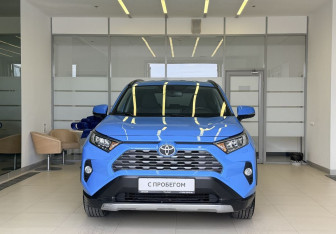 Подержанный автомобиль Toyota RAV4 2021 года (2 фото)