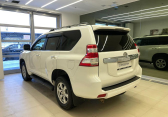 Подержанный автомобиль Toyota Land Cruiser Prado 2015 года (7 фото)