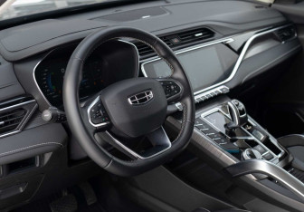 Подержанный автомобиль Geely Atlas Pro 2023 года (11 фото)