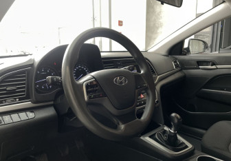 Подержанный автомобиль Hyundai Elantra Sedan 2018 года (7 фото)
