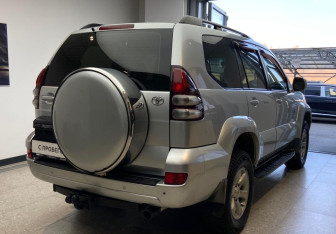 Подержанный автомобиль Toyota Land Cruiser Prado 2005 года (5 фото)
