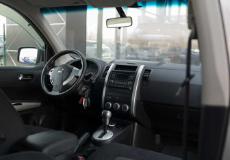 Подержанный автомобиль Nissan X-Trail 2014 года (10 фото)