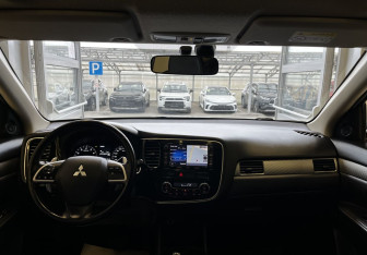 Подержанный автомобиль Mitsubishi Outlander 2014 года (10 фото)