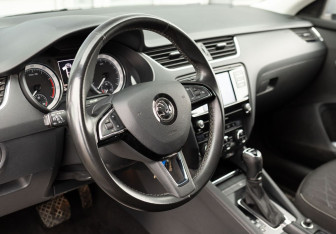 Подержанный автомобиль Skoda Octavia Liftback 2019 года (11 фото)