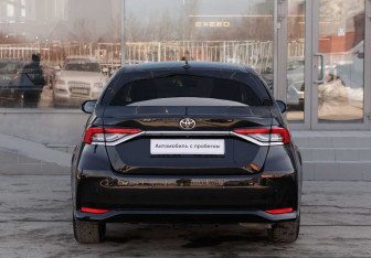 Подержанный автомобиль Toyota Corolla Sedan 2019 года (6 фото)