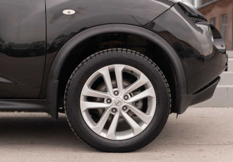 Подержанный автомобиль Nissan Juke 2012 года (9 фото)