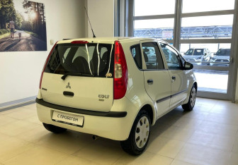 Подержанный автомобиль Mitsubishi Colt Hatchback 2007 года (4 фото)