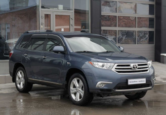 Подержанный автомобиль Toyota Highlander 2011 года (3 фото)