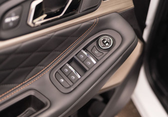 Подержанный автомобиль Exeed TXL 2022 года (18 фото)