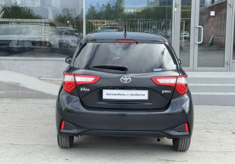 Подержанный автомобиль Toyota Vitz 2017 года (6 фото)