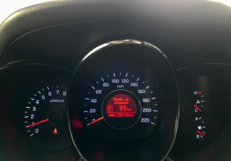 Подержанный автомобиль Kia Rio Sedan 2012 года (13 фото)