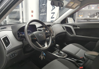 Подержанный автомобиль Hyundai Creta 2017 года (8 фото)