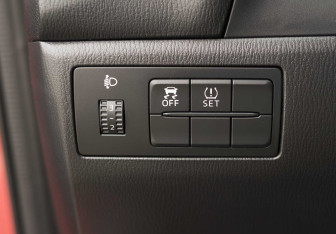 Подержанный автомобиль Mazda 3 Hatchback 2014 года (19 фото)