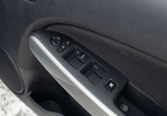 Подержанный автомобиль Mazda Demio 2014 года (16 фото)