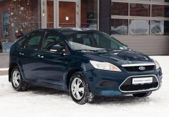 Подержанный автомобиль Ford Focus Hatchback 2011 года (3 фото)