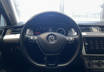 Подержанный автомобиль Volkswagen Passat Wagon 2018 года (13 фото)