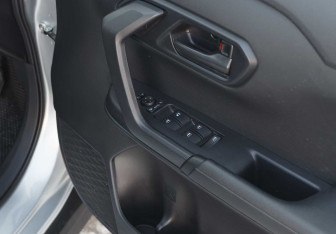 Подержанный автомобиль Daihatsu Rocky 2021 года (17 фото)