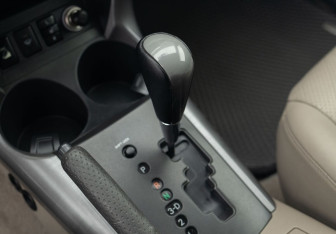 Подержанный автомобиль Toyota RAV4 2007 года (14 фото)