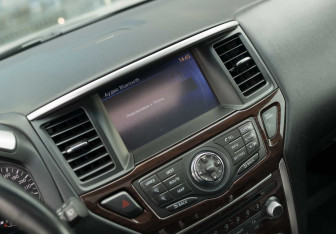 Подержанный автомобиль Nissan Pathfinder 2016 года (14 фото)