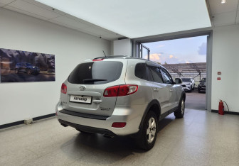 Подержанный автомобиль Hyundai Santa Fe 2008 года (4 фото)