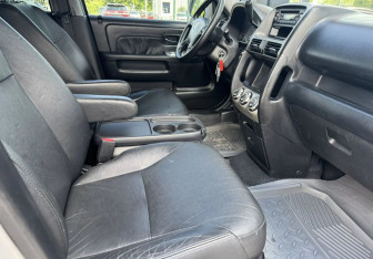 Подержанный автомобиль Honda CR-V 2002 года (10 фото)