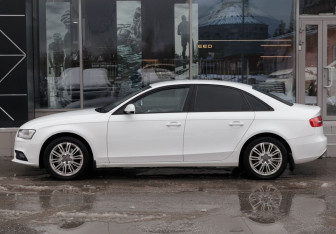 Подержанный автомобиль Audi A4 Sedan 2012 года (8 фото)