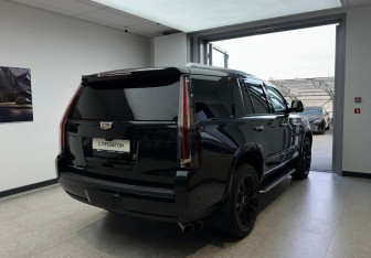 Подержанный автомобиль Cadillac Escalade Suv 2019 года (8 фото)