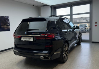 Подержанный автомобиль BMW X7 2019 года (7 фото)