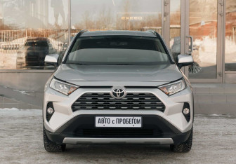Подержанный автомобиль Toyota RAV4 2020 года (2 фото)