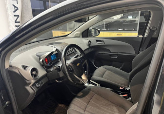 Подержанный автомобиль Chevrolet Aveo Sedan 2014 года (13 фото)