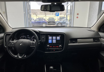 Подержанный автомобиль Mitsubishi Outlander 2020 года (9 фото)