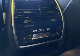 Подержанный автомобиль BMW X6 2021 года (19 фото)