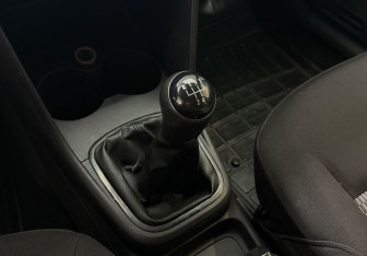 Подержанный автомобиль Volkswagen Polo Sedan 2014 года (10 фото)