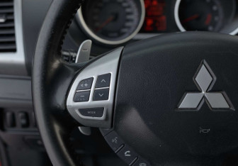 Подержанный автомобиль Mitsubishi Outlander 2007 года (12 фото)