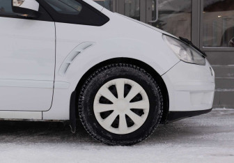 Подержанный автомобиль Ford S-MAX 2008 года (9 фото)