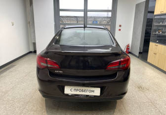 Подержанный автомобиль Opel Astra Sedan 2014 года (5 фото)